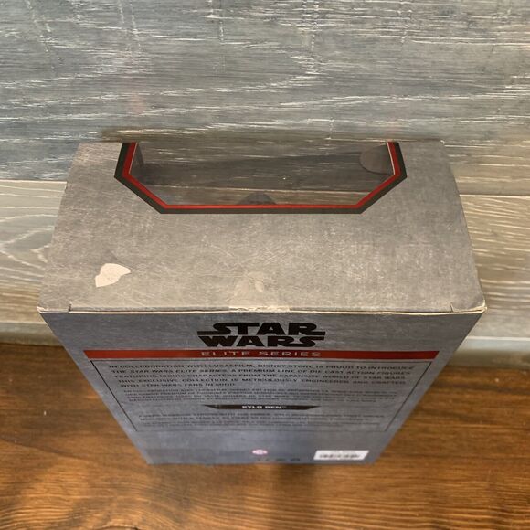 Star Wars KYLO REN Elite Series Die Cast Action Figure - NEW Disney Store - Picture 4 of 4